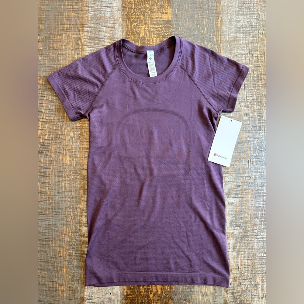NWT Lululemon Swiftly Tech Short Sleeve 2.0 Hip Length Size 6 Grape Thistle